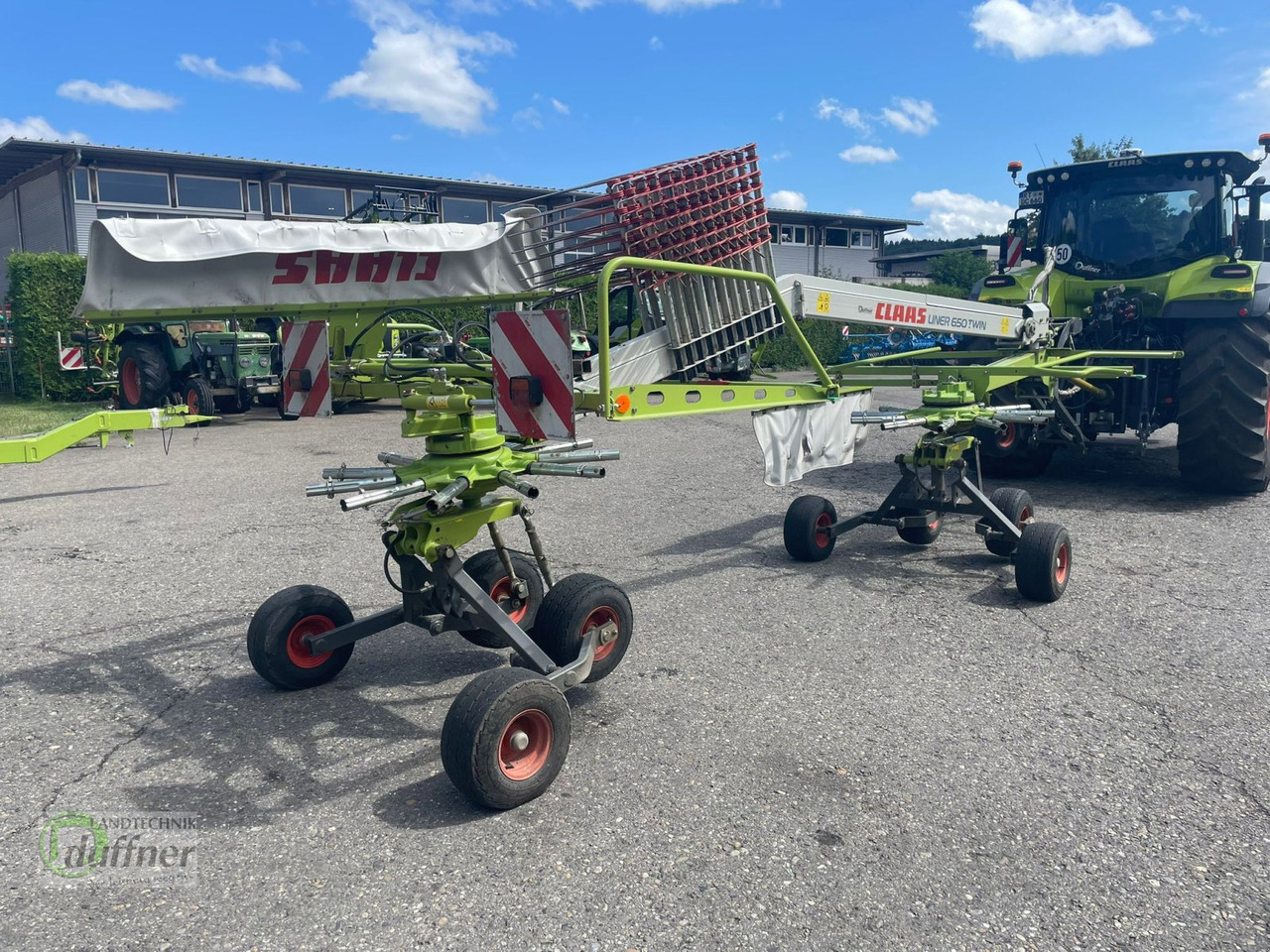 CLAAS Liner 650 Twin - Szénaforgató: 2 kép. CLAAS Liner 650 Twin - Szénaforgató: 2 kép.