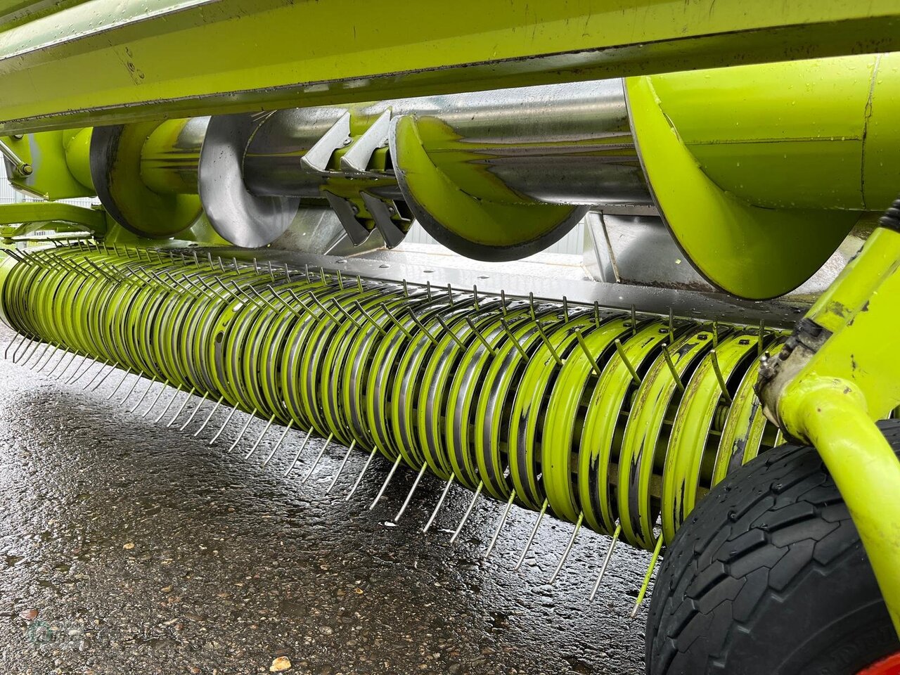 CLAAS PU 300 HD L Pro - Takarmánybetakarító gép: 3 kép. CLAAS PU 300 HD L Pro - Takarmánybetakarító gép: 3 kép.