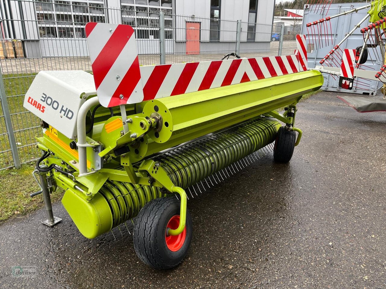 CLAAS PU 300 HD L Pro - Takarmánybetakarító gép: 1 kép. CLAAS PU 300 HD L Pro - Takarmánybetakarító gép: 1 kép.