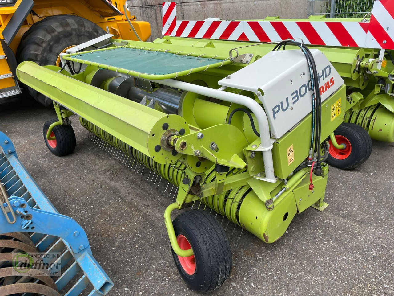 CLAAS PU 300 HD - Takarmánybetakarító gép: 4 kép. CLAAS PU 300 HD - Takarmánybetakarító gép: 4 kép.