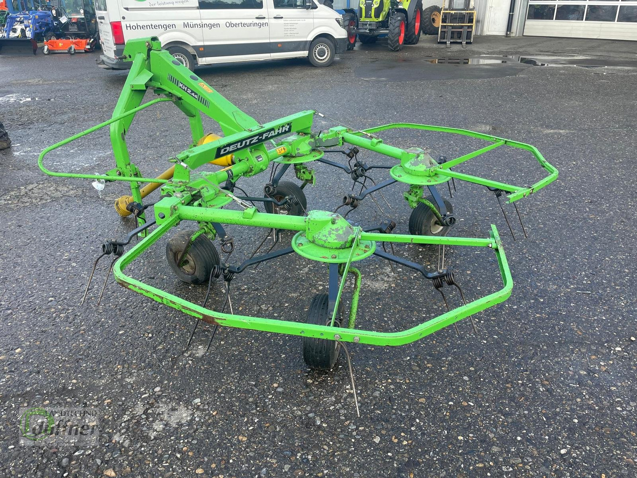 Deutz-Fahr KH 2.44 - Szénaforgató: 4 kép. Deutz-Fahr KH 2.44 - Szénaforgató: 4 kép.