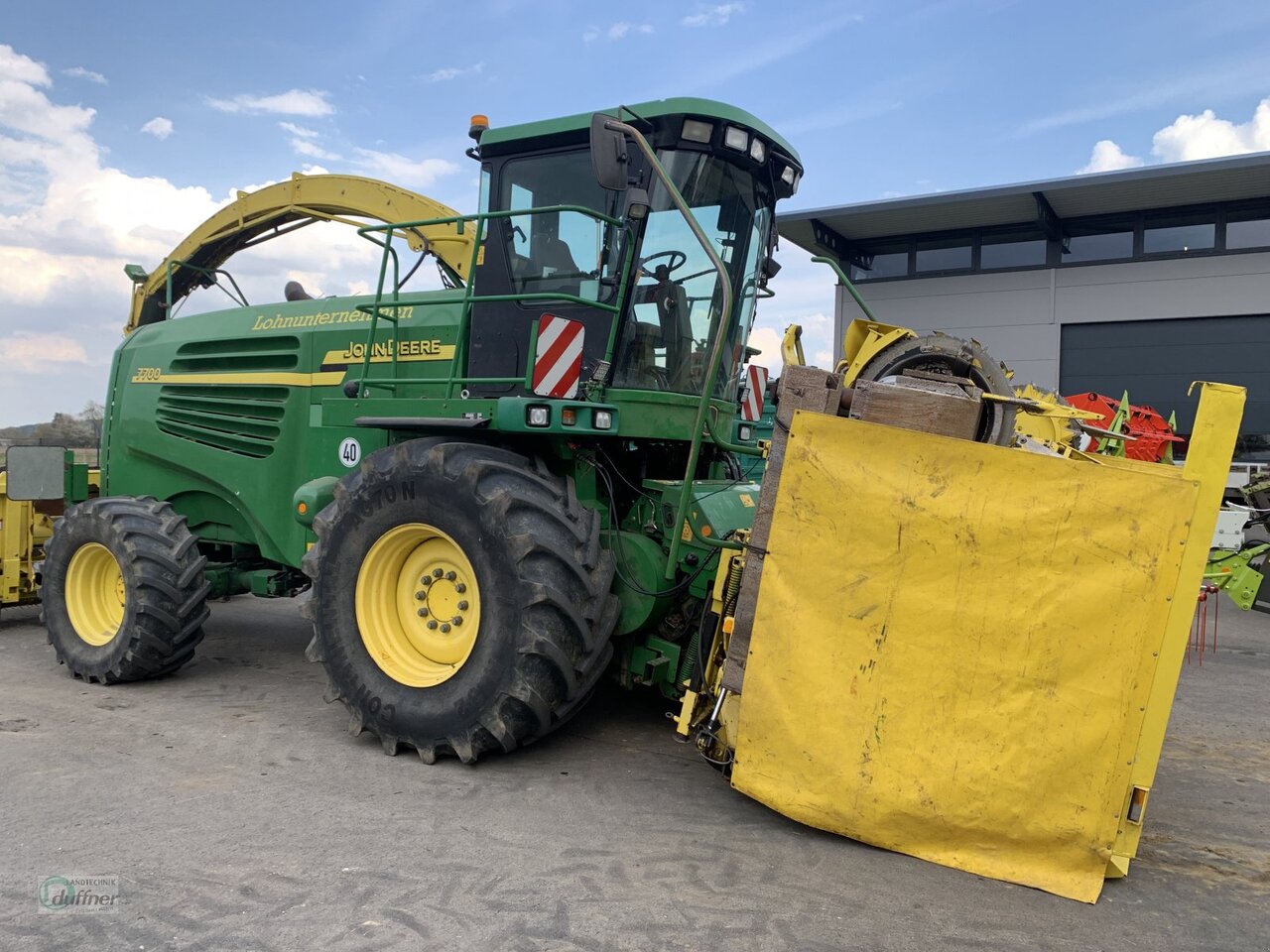 John Deere 7700 - Önjáró szecskázógép: 1 kép. John Deere 7700 - Önjáró szecskázógép: 1 kép.