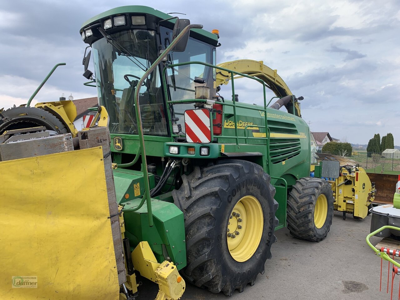 John Deere 7700 - Önjáró szecskázógép: 4 kép. John Deere 7700 - Önjáró szecskázógép: 4 kép.
