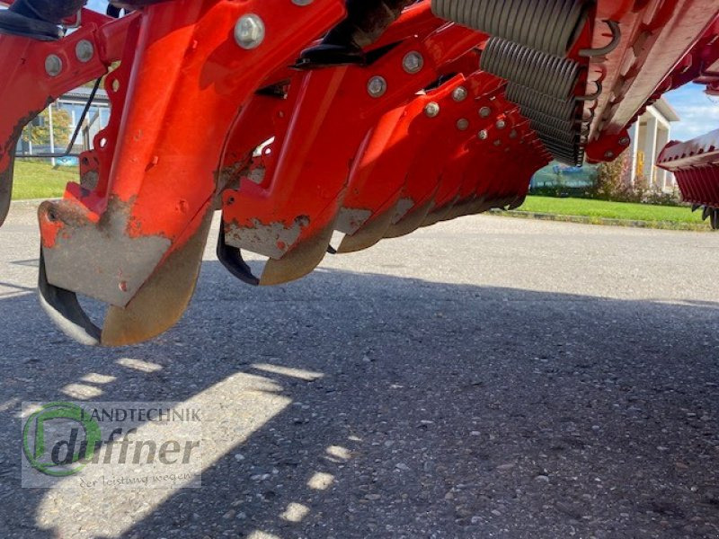 Kuhn HRB 303 Integra 3003 - Kombinált vetőgép: 4 kép. Kuhn HRB 303 Integra 3003 - Kombinált vetőgép: 4 kép.
