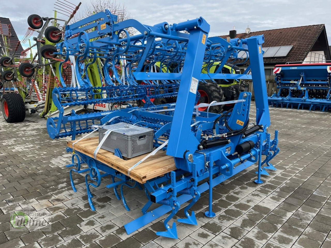 Lemken Korund 8/600 K - Kultivátor: 2 kép. Lemken Korund 8/600 K - Kultivátor: 2 kép.