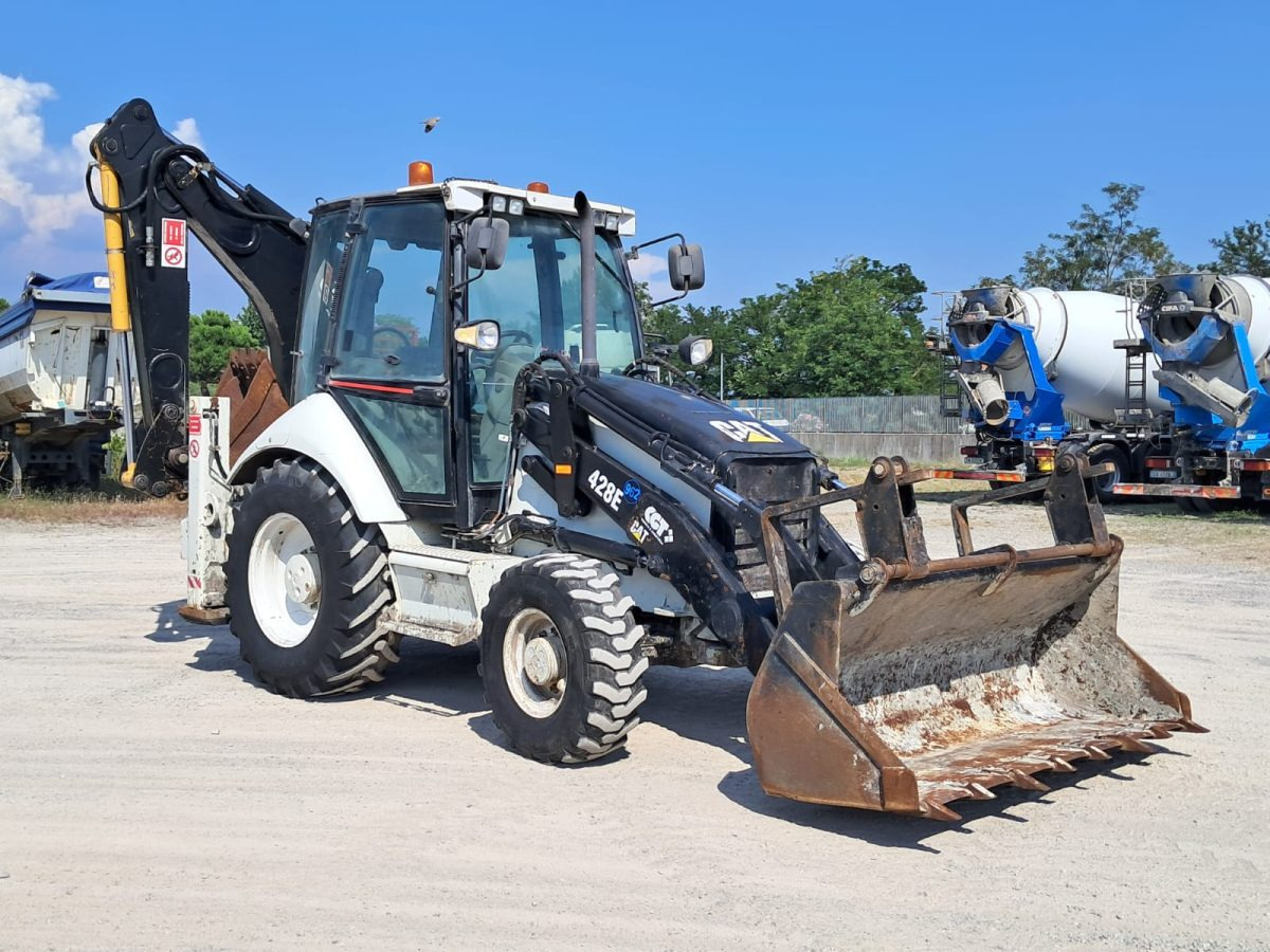 CATERPILLAR 428E - Kotrórakodó: 1 kép. CATERPILLAR 428E - Kotrórakodó: 1 kép.