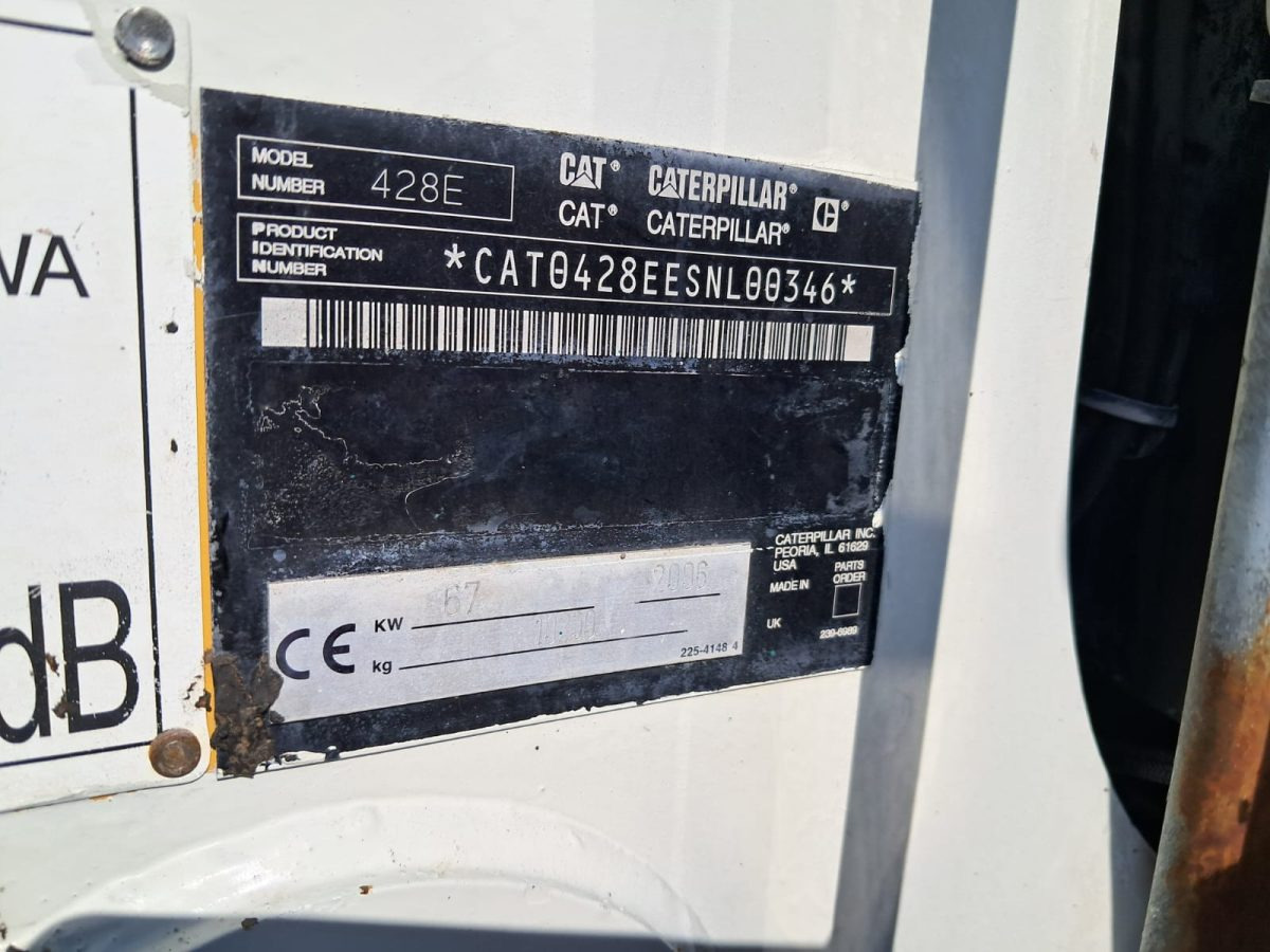CATERPILLAR 428E - Kotrórakodó: 2 kép. CATERPILLAR 428E - Kotrórakodó: 2 kép.