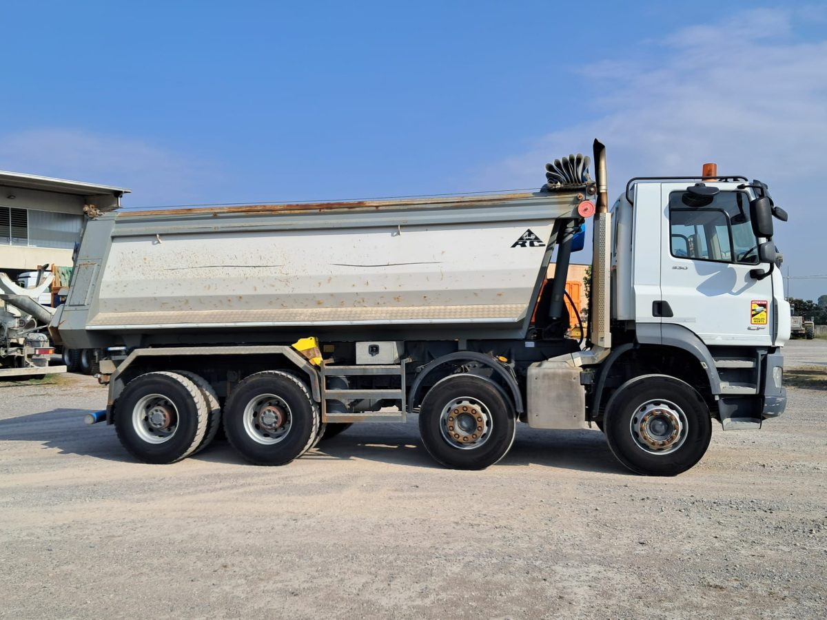 DAF CF530 - Billenőplatós teherautó: 4 kép. DAF CF530 - Billenőplatós teherautó: 4 kép.