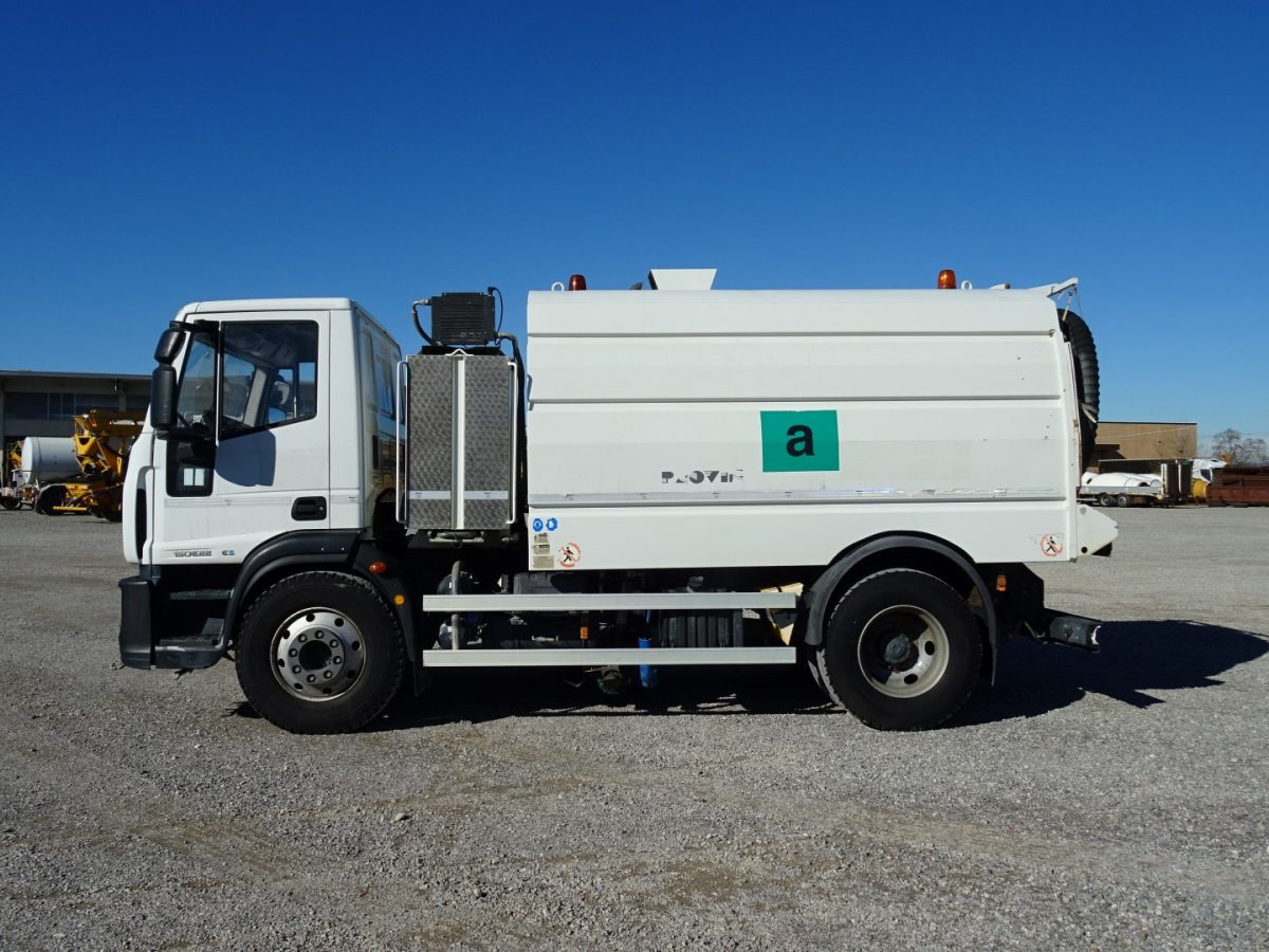 IVECO EUROCARGO 150E22 - Utcaseprő gép: 4 kép. IVECO EUROCARGO 150E22 - Utcaseprő gép: 4 kép.