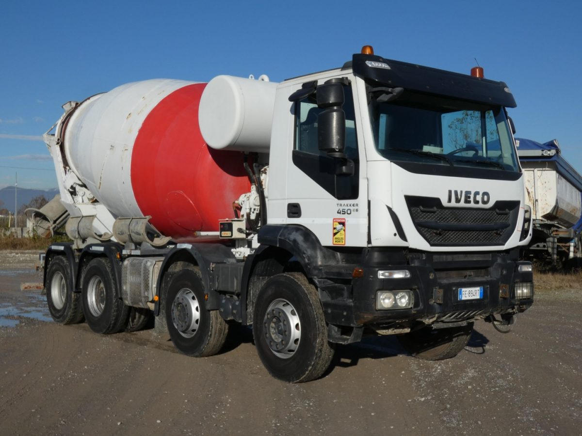 IVECO TRAKKER 450 CIFA RY1300 - Betonmixer: 3 kép. IVECO TRAKKER 450 CIFA RY1300 - Betonmixer: 3 kép.