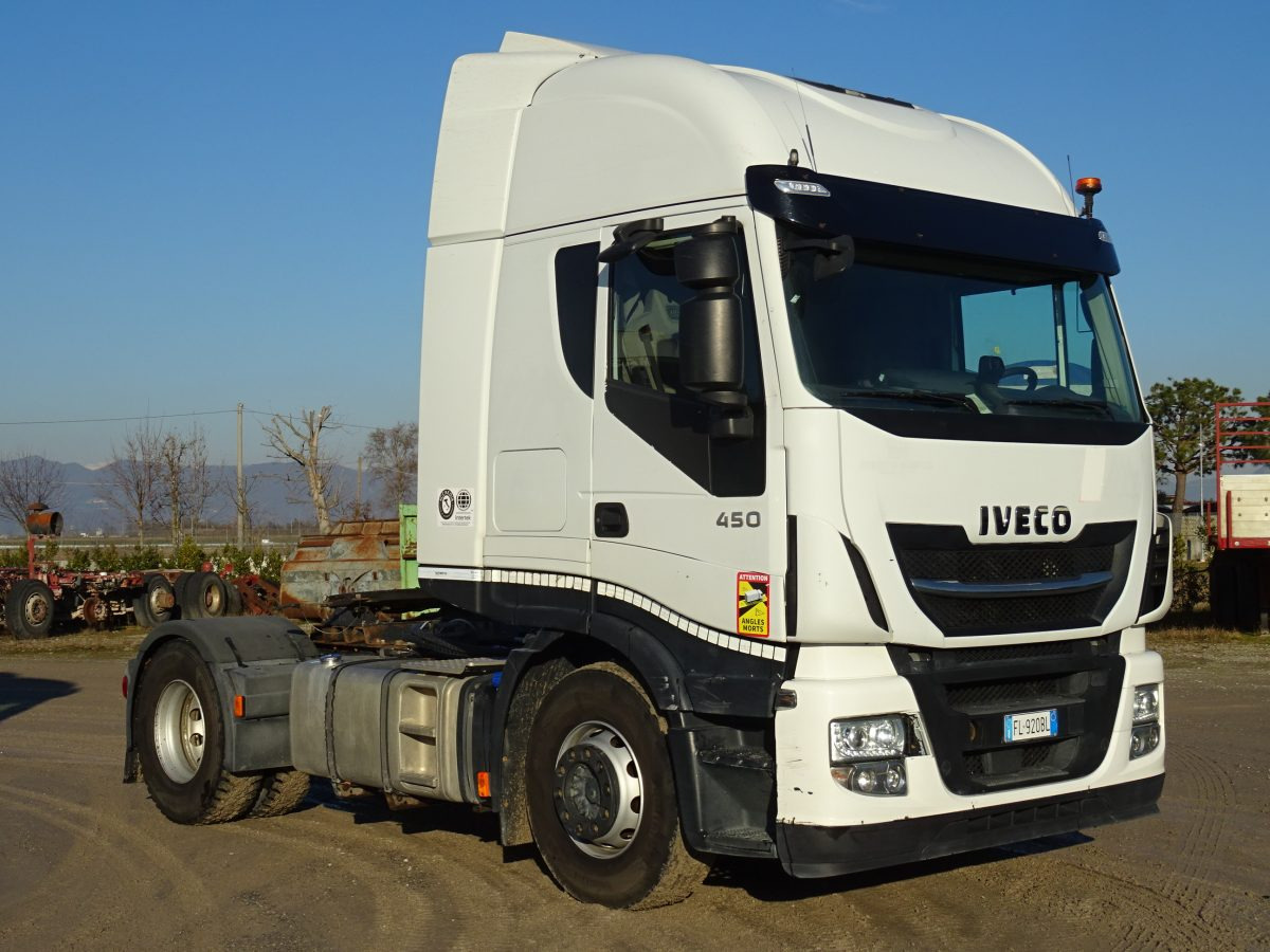 IVECO STRALIS 450 - Nyergesvontató: 3 kép. IVECO STRALIS 450 - Nyergesvontató: 3 kép.