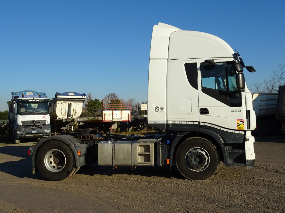 IVECO STRALIS 450 - Nyergesvontató: 4 kép. IVECO STRALIS 450 - Nyergesvontató: 4 kép.
