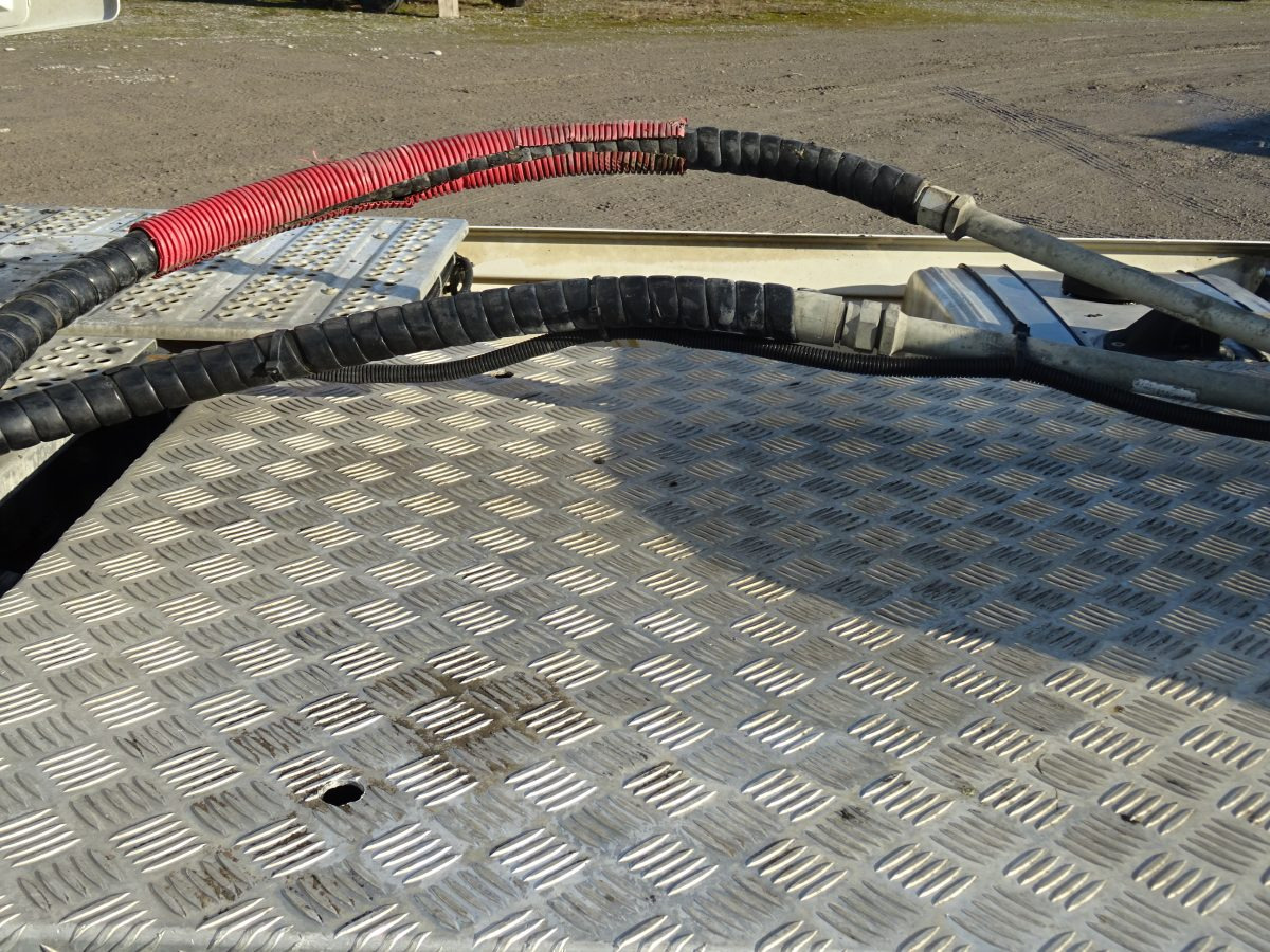 Nyergesvontató MERCEDES ACTROS 1845: 8 kép. Nyergesvontató MERCEDES ACTROS 1845: 8 kép.