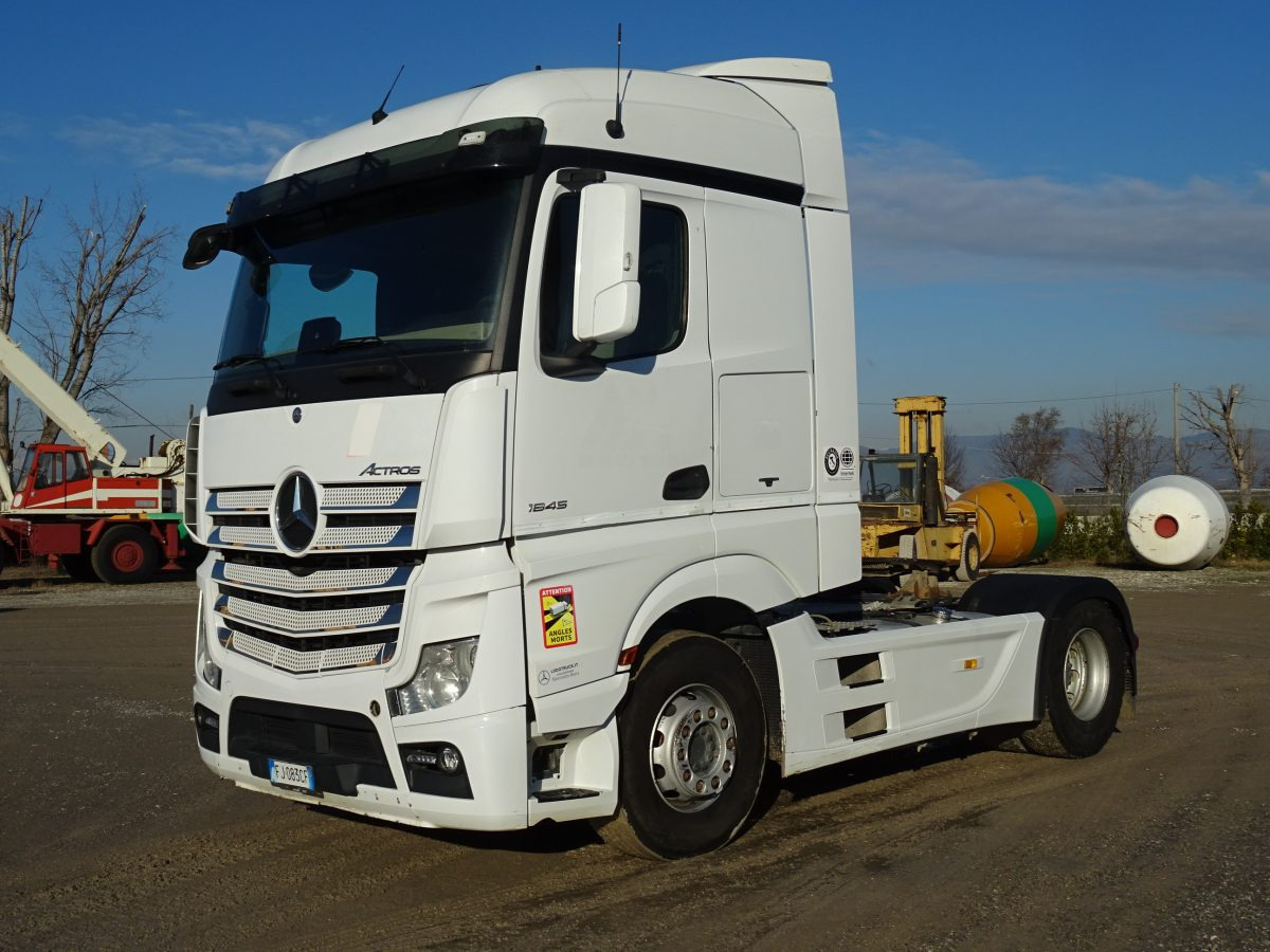 MERCEDES ACTROS 1845 - Nyergesvontató: 1 kép. MERCEDES ACTROS 1845 - Nyergesvontató: 1 kép.