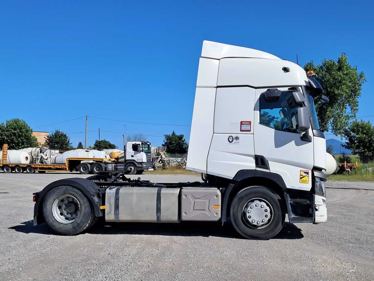 RENAULT PREMIUM 470 - Nyergesvontató: 2 kép. RENAULT PREMIUM 470 - Nyergesvontató: 2 kép.