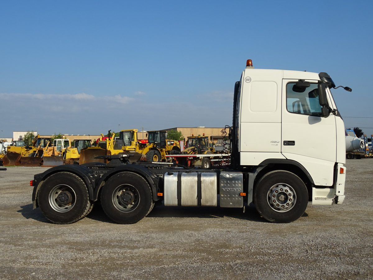 VOLVO FH64T 480 6×4 - Nyergesvontató: 4 kép. VOLVO FH64T 480 6×4 - Nyergesvontató: 4 kép.