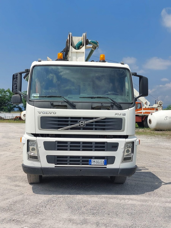 VOLVO FM12 R64 380 - Betonpumpa: 3 kép. VOLVO FM12 R64 380 - Betonpumpa: 3 kép.