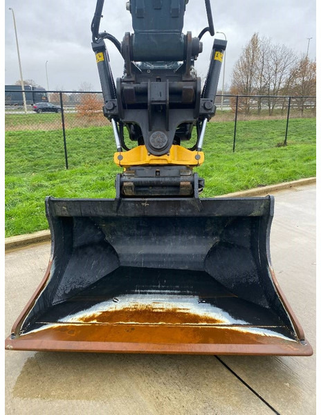 Engcon EC233, OQ80, GB29 = Rotator + Coupler + Gripper + - Adapterek - Építőipari gépek: 2 kép. Engcon EC233, OQ80, GB29 = Rotator + Coupler + Gripper + - Adapterek - Építőipari gépek: 2 kép.