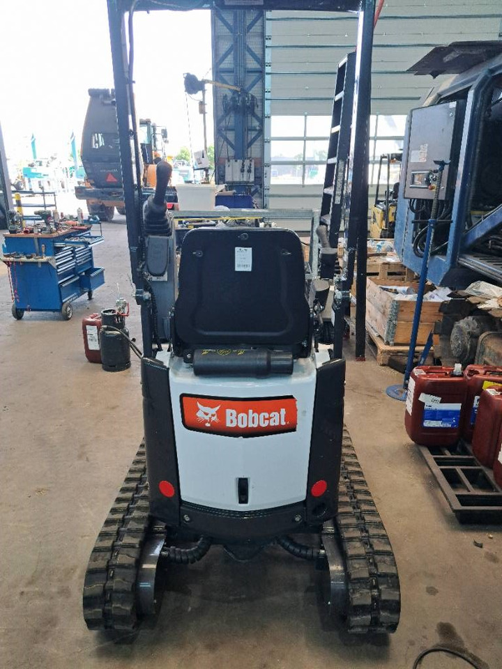 Bobcat E10Z - Minikotró: 4 kép. Bobcat E10Z - Minikotró: 4 kép.