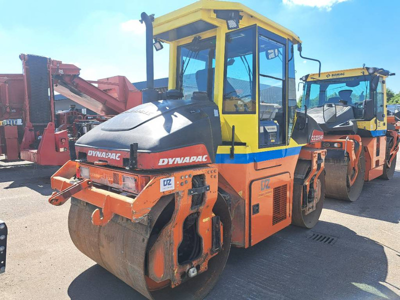 Dynapac CG 233 HF - Henger: 1 kép. Dynapac CG 233 HF - Henger: 1 kép.