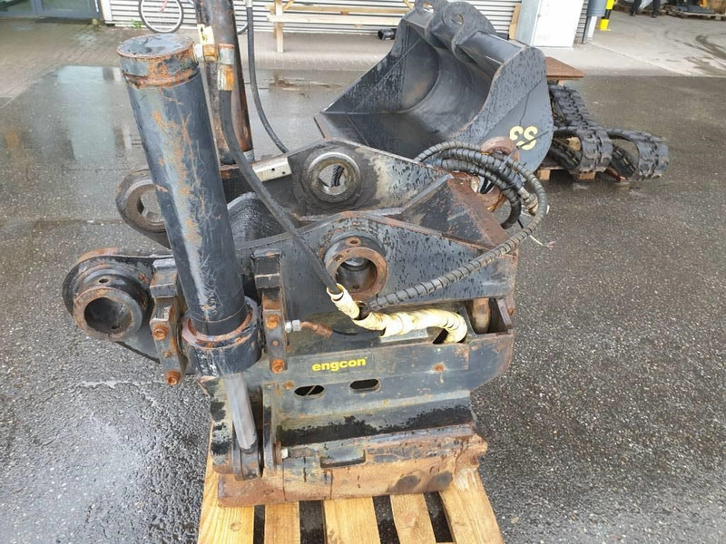 Engcon Tilting Coupler - Gyorscsatlakozó - Építőipari gépek: 2 kép. Engcon Tilting Coupler - Gyorscsatlakozó - Építőipari gépek: 2 kép.
