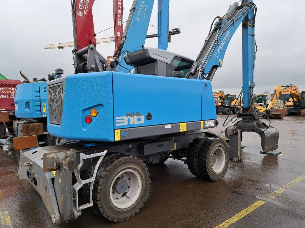 Fuchs MHL310F + Grapple - Hulladék kotró: 1 kép. Fuchs MHL310F + Grapple - Hulladék kotró: 1 kép.
