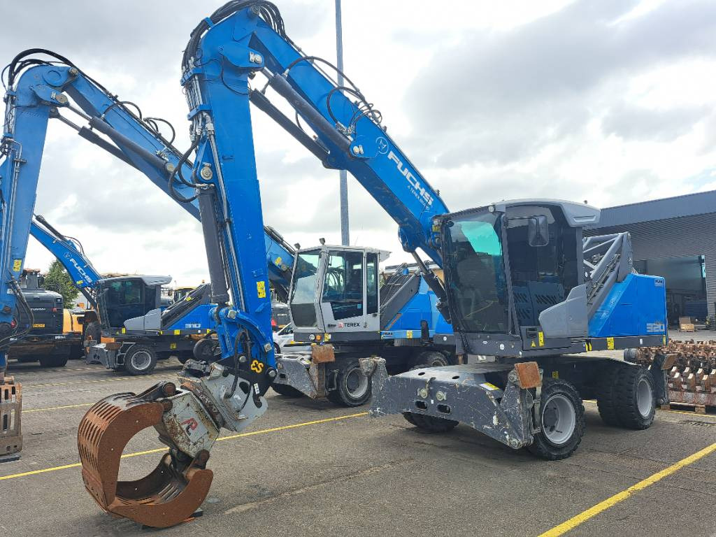 Fuchs MHL320F + Grapple - Hulladék kotró: 1 kép. Fuchs MHL320F + Grapple - Hulladék kotró: 1 kép.