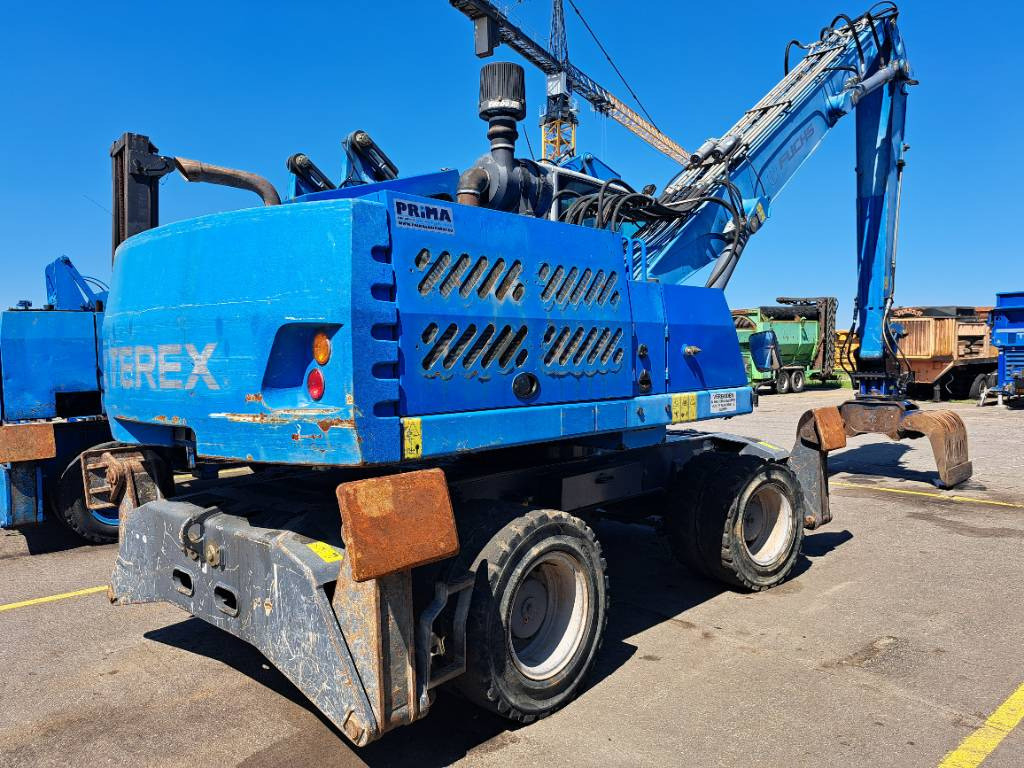 Fuchs MHL331E + Grapple - Hulladék kotró: 1 kép. Fuchs MHL331E + Grapple - Hulladék kotró: 1 kép.