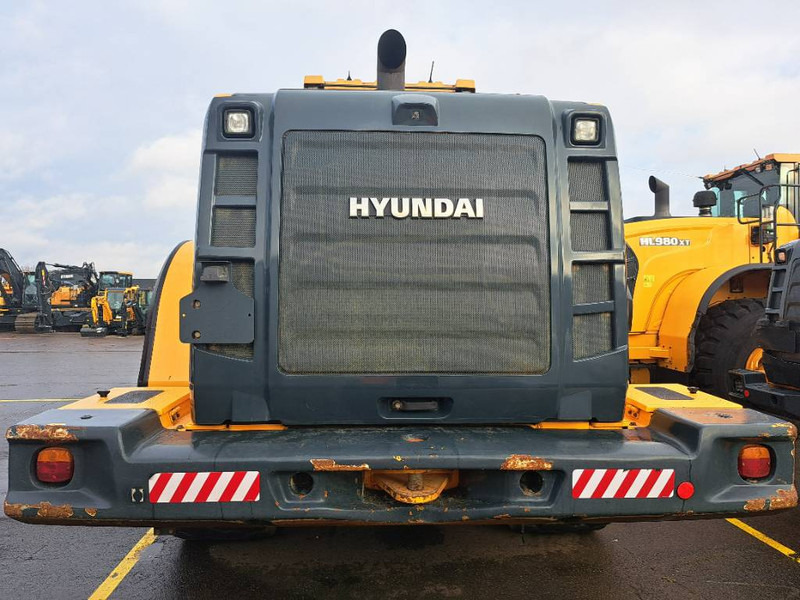 Hyundai HL980 - Gumikerekes homlokrakodó: 3 kép. Hyundai HL980 - Gumikerekes homlokrakodó: 3 kép.