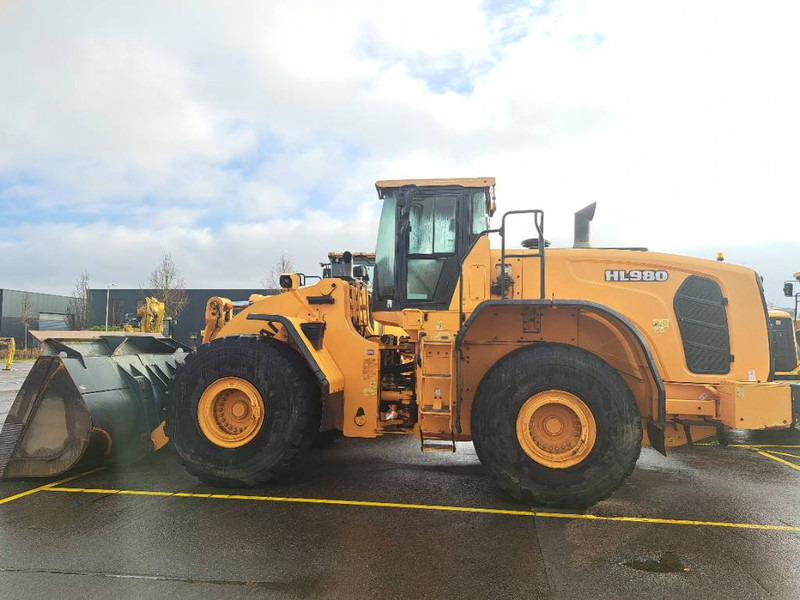 Hyundai HL980 - Gumikerekes homlokrakodó: 5 kép. Hyundai HL980 - Gumikerekes homlokrakodó: 5 kép.