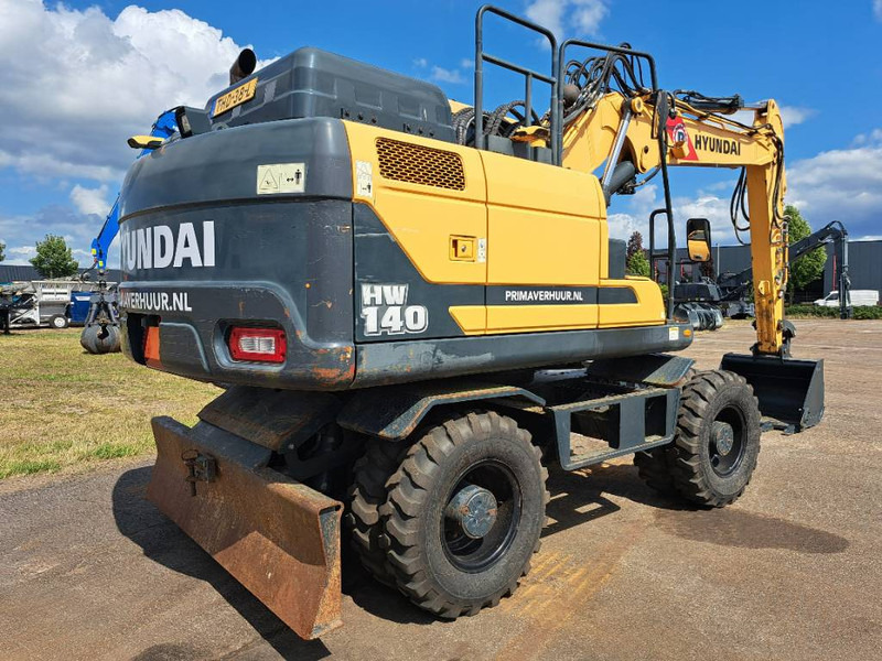 Hyundai HW 140 - Gumikerekes kotró: 3 kép. Hyundai HW 140 - Gumikerekes kotró: 3 kép.