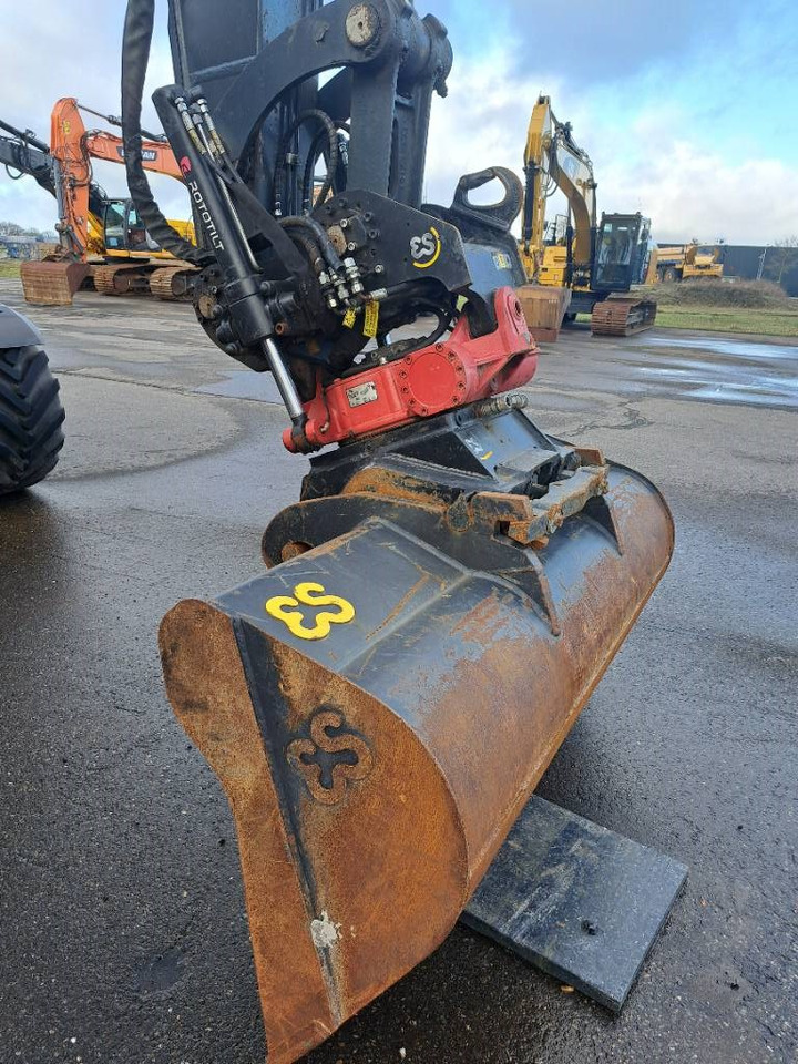 Hyundai HW140A + Tiltrotator - Gumikerekes kotró: 5 kép. Hyundai HW140A + Tiltrotator - Gumikerekes kotró: 5 kép.