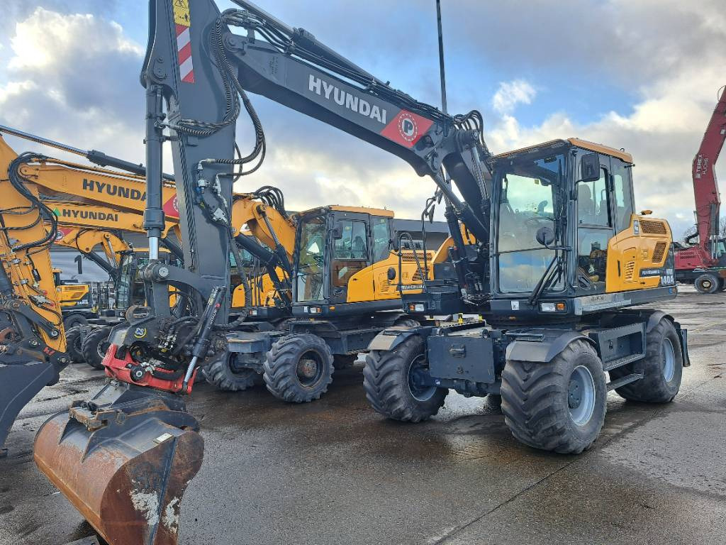Hyundai HW140A + Tiltrotator - Gumikerekes kotró: 1 kép. Hyundai HW140A + Tiltrotator - Gumikerekes kotró: 1 kép.