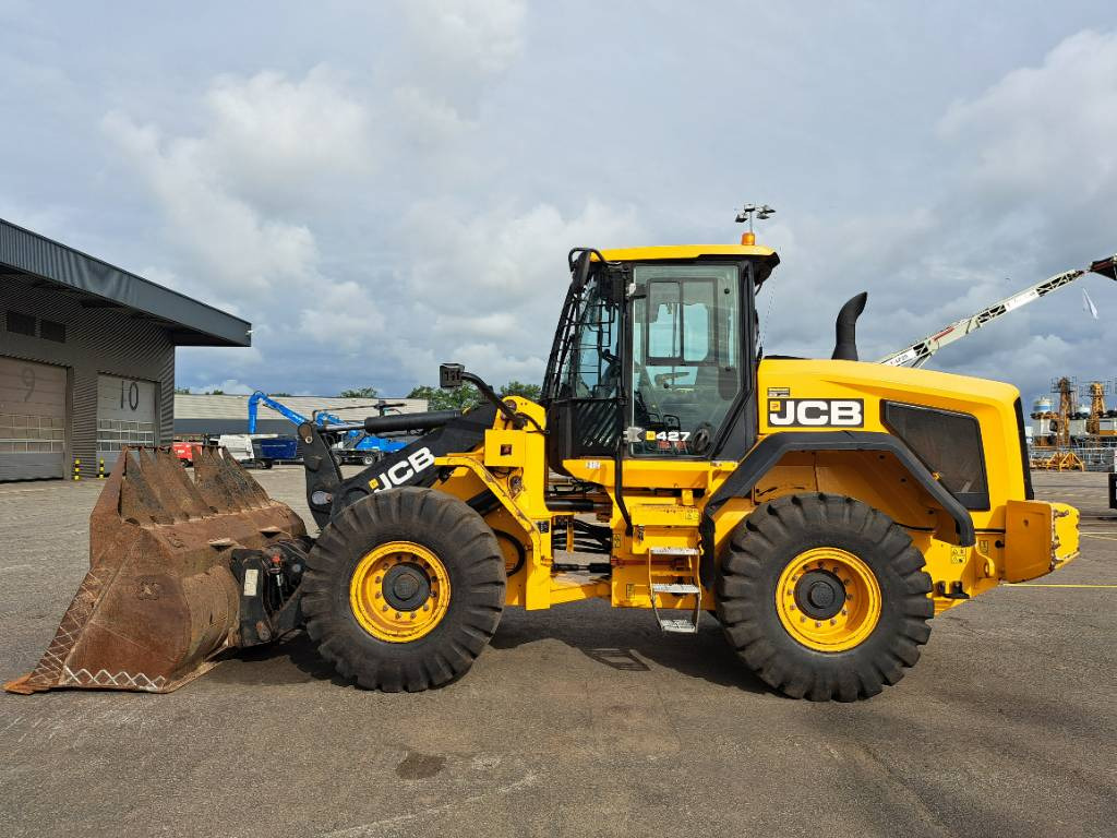 JCB 427 ZX - Gumikerekes homlokrakodó: 3 kép. JCB 427 ZX - Gumikerekes homlokrakodó: 3 kép.