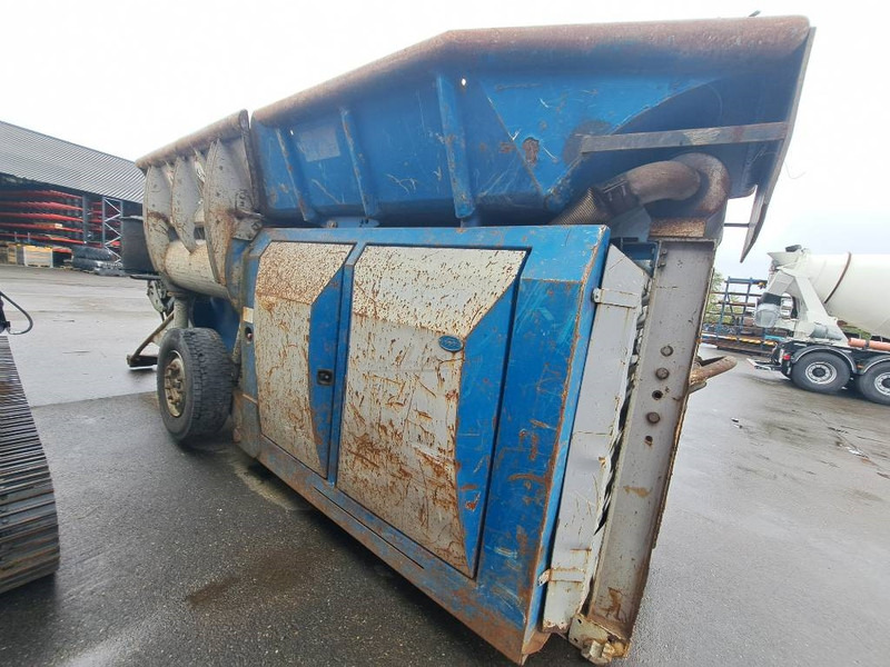 LINDNER U75D - Mobil törőgép: 2 kép. LINDNER U75D - Mobil törőgép: 2 kép.