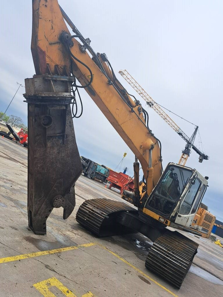 Liebherr R924B HDSL - Lánctalpas kotró: 2 kép. Liebherr R924B HDSL - Lánctalpas kotró: 2 kép.