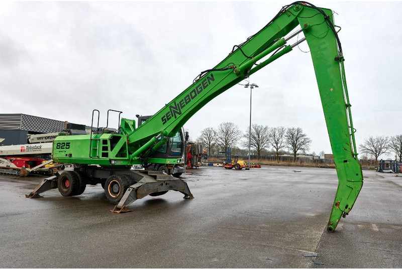 Sennebogen 825 M - Hulladék kotró: 4 kép. Sennebogen 825 M - Hulladék kotró: 4 kép.