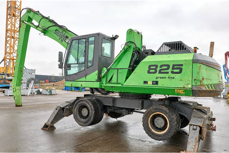 Sennebogen 825 M - Hulladék kotró: 1 kép. Sennebogen 825 M - Hulladék kotró: 1 kép.