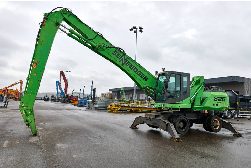 Sennebogen 825 M - Hulladék kotró: 3 kép. Sennebogen 825 M - Hulladék kotró: 3 kép.