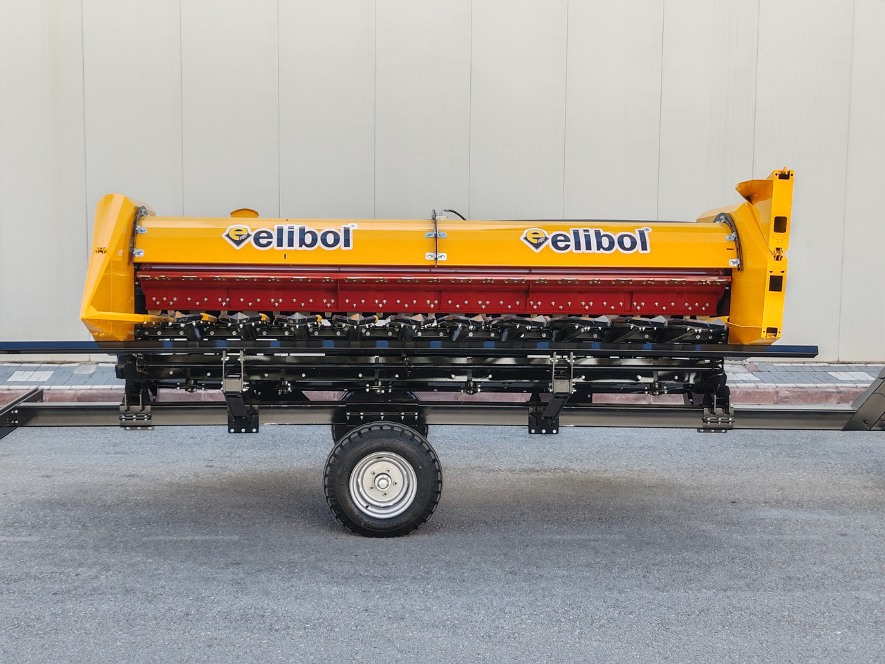 ELİBOL FREESUN 410+ SUNFLOWER HEADER - Napraforgó adapter: 1 kép. ELİBOL FREESUN 410+ SUNFLOWER HEADER - Napraforgó adapter: 1 kép.