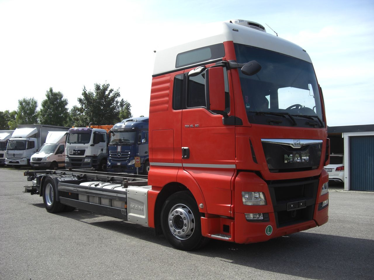 MAN 18360XXL TGX / LBW - Cserefelépítményes teherautó: 2 kép. MAN 18360XXL TGX / LBW - Cserefelépítményes teherautó: 2 kép.