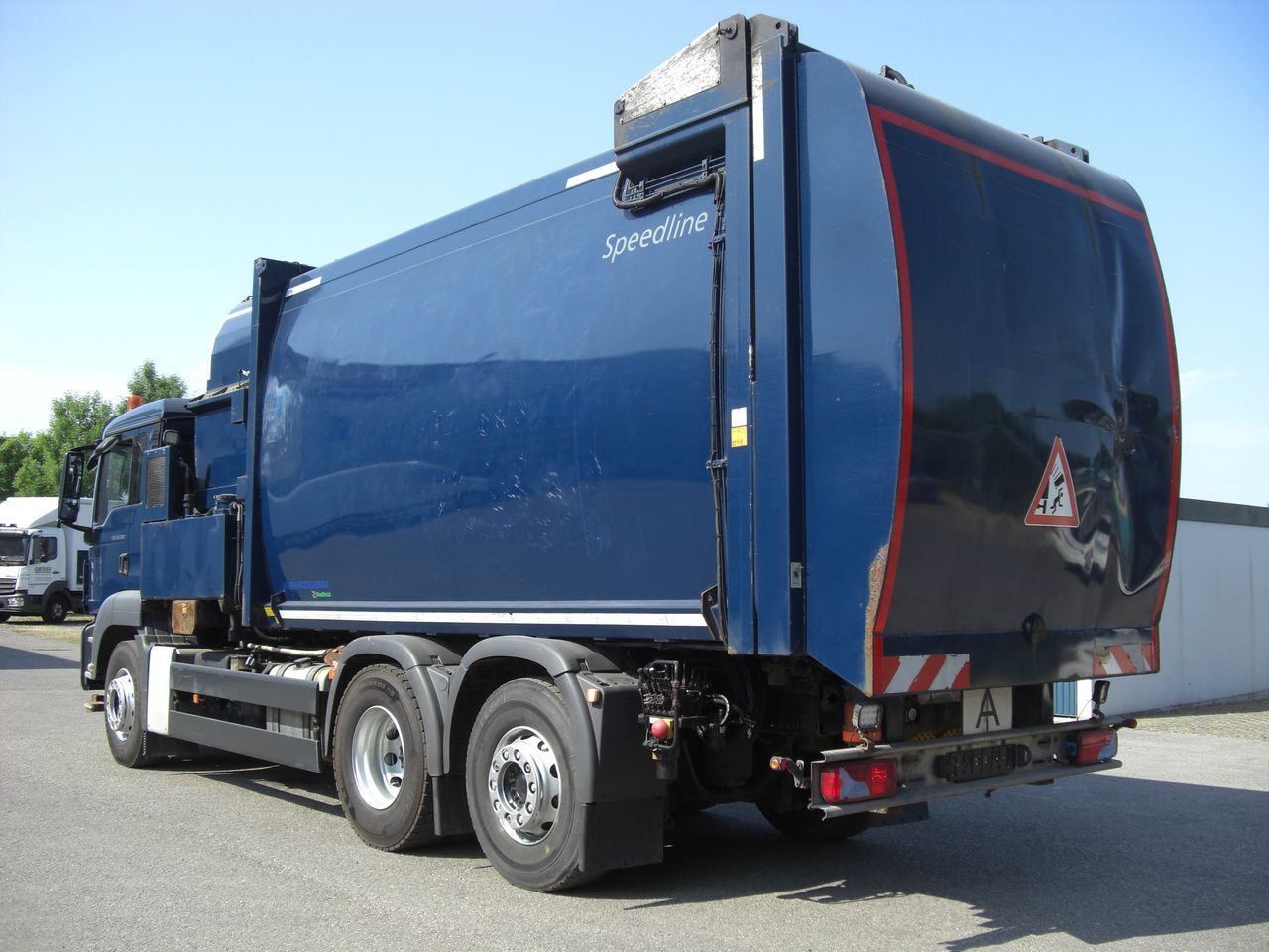 MAN 26360FNLL / SEITENLADER - Szemetesautó: 4 kép. MAN 26360FNLL / SEITENLADER - Szemetesautó: 4 kép.