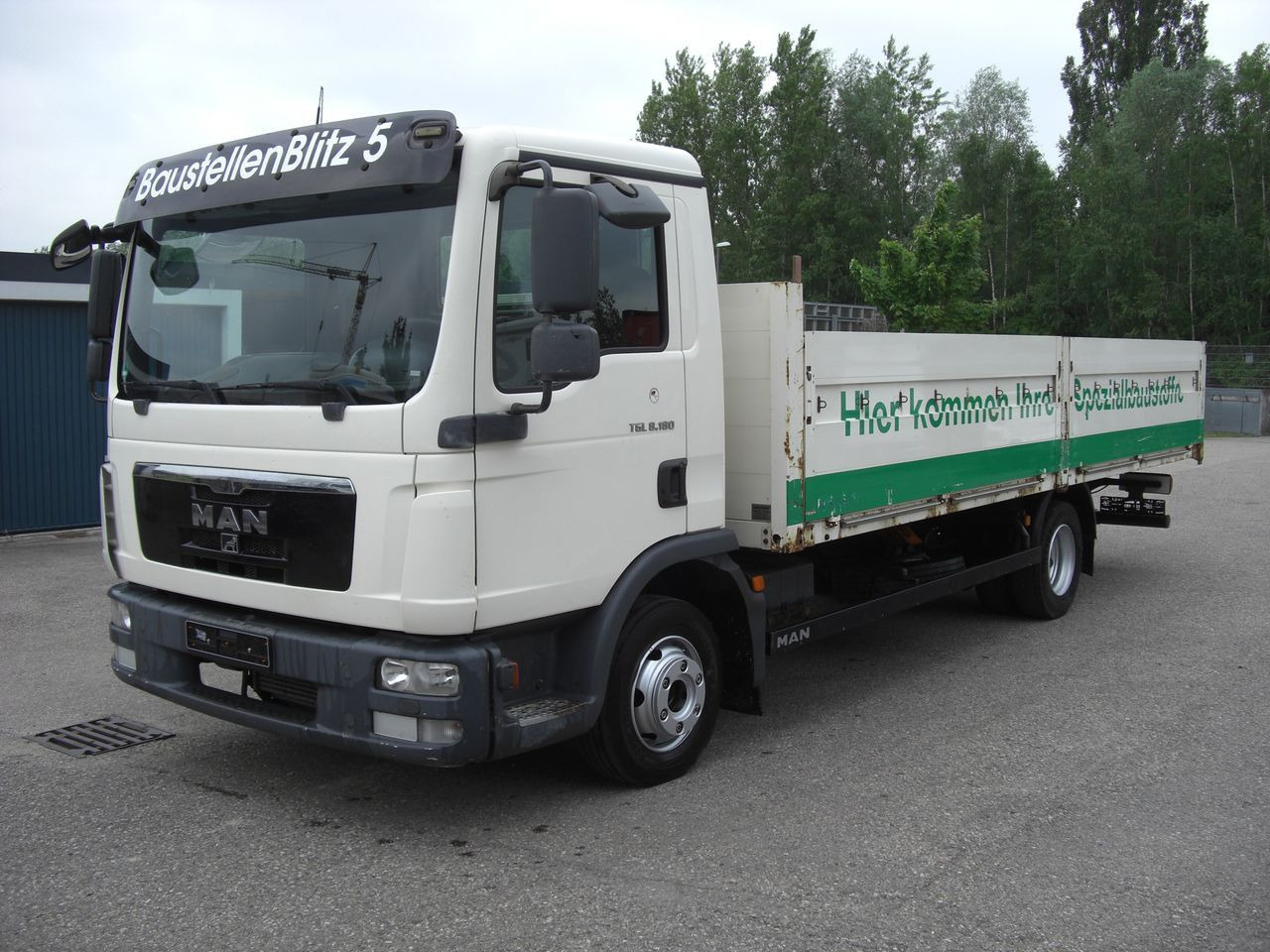 MAN 8180L Baustoffpritsche MAN 8180L Baustoffpritsche - Platós kisteherautó: 2 kép. MAN 8180L Baustoffpritsche MAN 8180L Baustoffpritsche - Platós kisteherautó: 2 kép.
