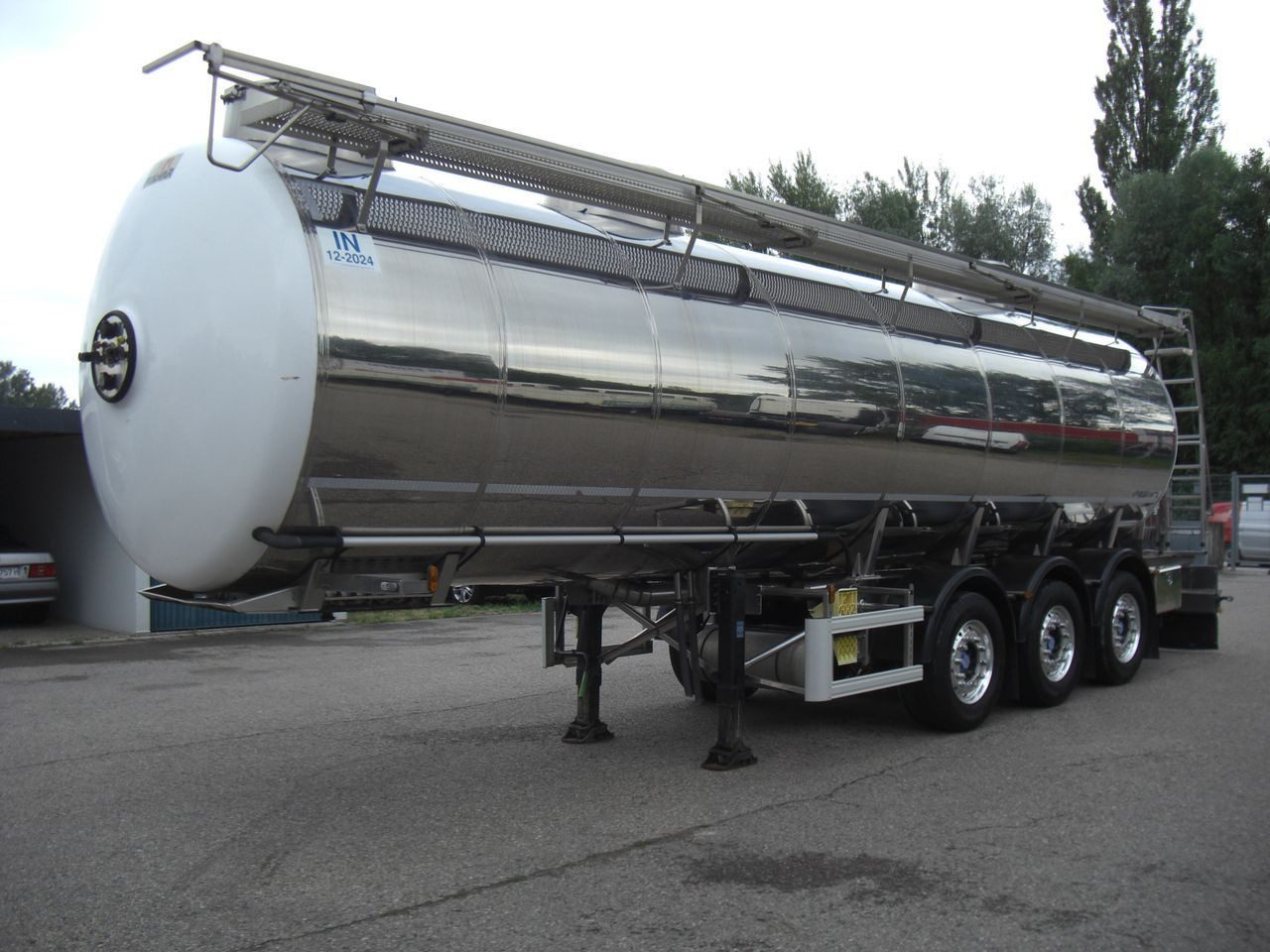 Magyar SRMAGD / BIERTANKER - Tartályos félpótkocsi: 1 kép. Magyar SRMAGD / BIERTANKER - Tartályos félpótkocsi: 1 kép.