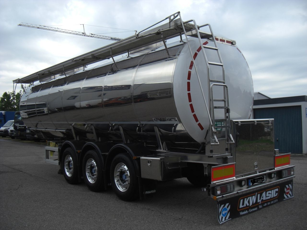 Magyar SRMAGD / BIERTANKER - Tartályos félpótkocsi: 4 kép. Magyar SRMAGD / BIERTANKER - Tartályos félpótkocsi: 4 kép.