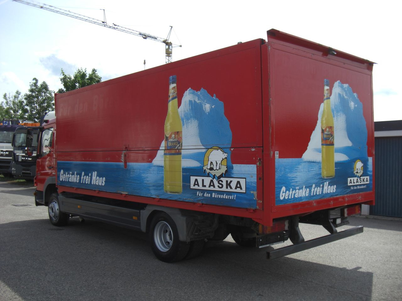 Mercedes-Benz 1222L AUTOMATIK - Italszállító teherautó: 4 kép. Mercedes-Benz 1222L AUTOMATIK - Italszállító teherautó: 4 kép.