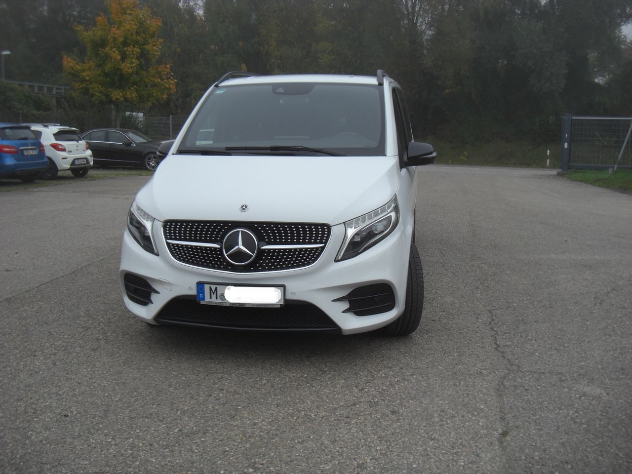 Mercedes-Benz V 250 LANG - Duplakabinos kisteherautó: 5 kép. Mercedes-Benz V 250 LANG - Duplakabinos kisteherautó: 5 kép.