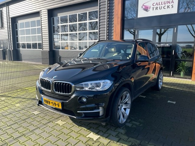 BMW X5 XDRIVE 30d - Terepjáró/ SUV: 2 kép. BMW X5 XDRIVE 30d - Terepjáró/ SUV: 2 kép.