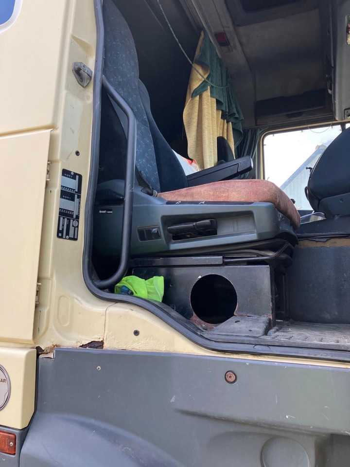 DAF XF 95 430 Platform - Platós teherautó: 5 kép. DAF XF 95 430 Platform - Platós teherautó: 5 kép.