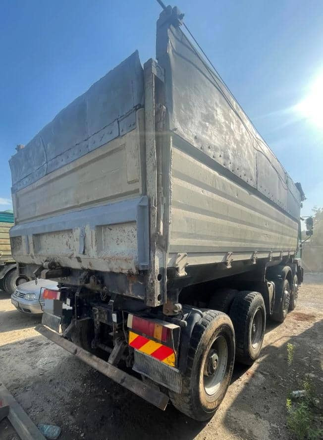 MAN 40.414 - Billenőplatós teherautó: 5 kép. MAN 40.414 - Billenőplatós teherautó: 5 kép.